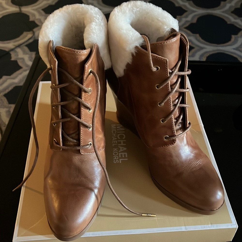 Michael Kors size 11 Cardigan Wedge Leather